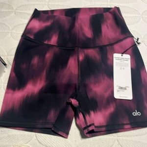 NWT high waist aurora short ALO yoga size large
